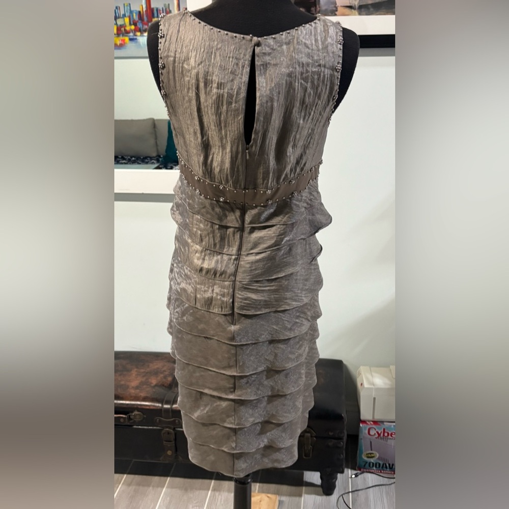 ❤️Adrianna Papell Platinum Beaded Dress-Sz 8 - Picture 2 of 9